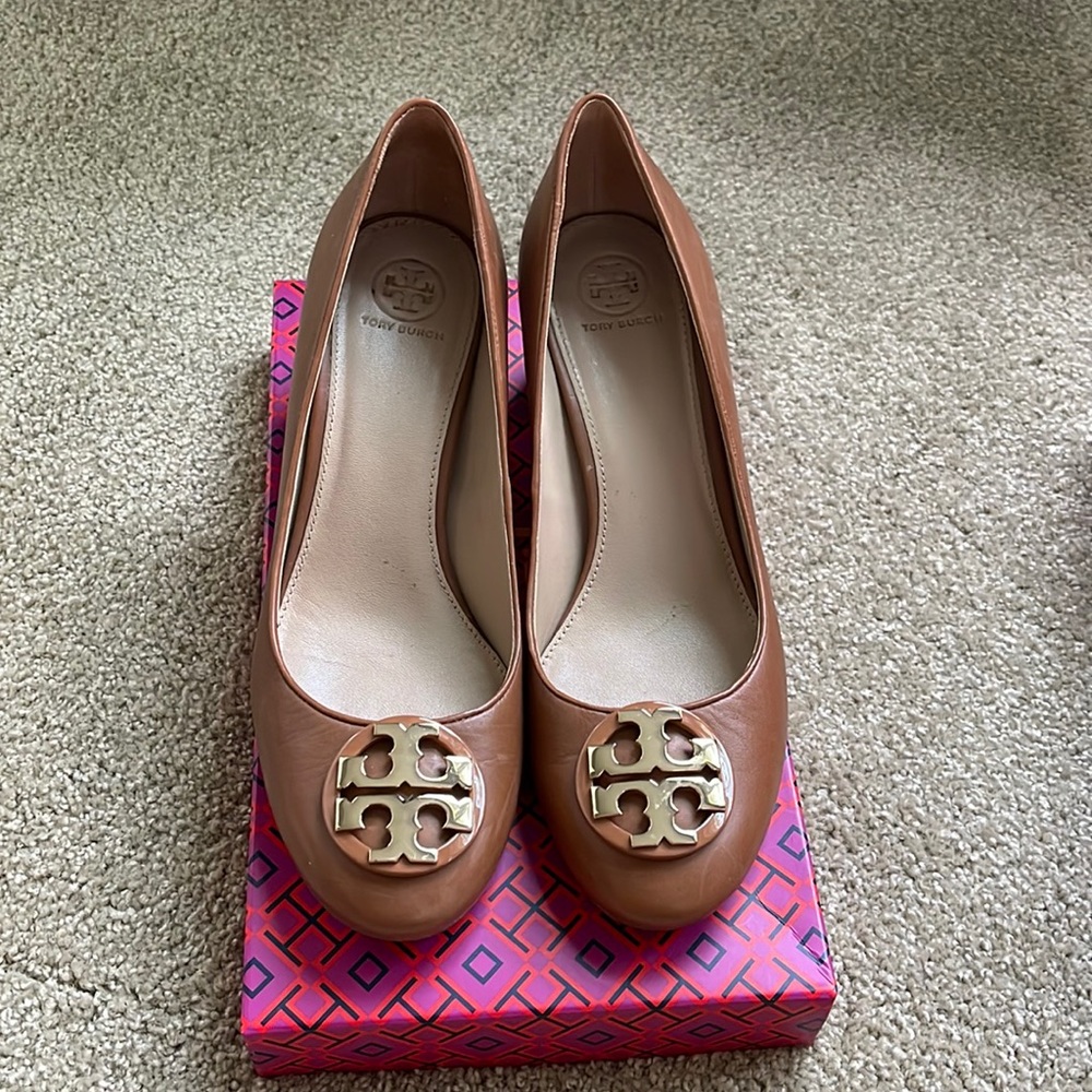 In new condition Tori Burch pumps
